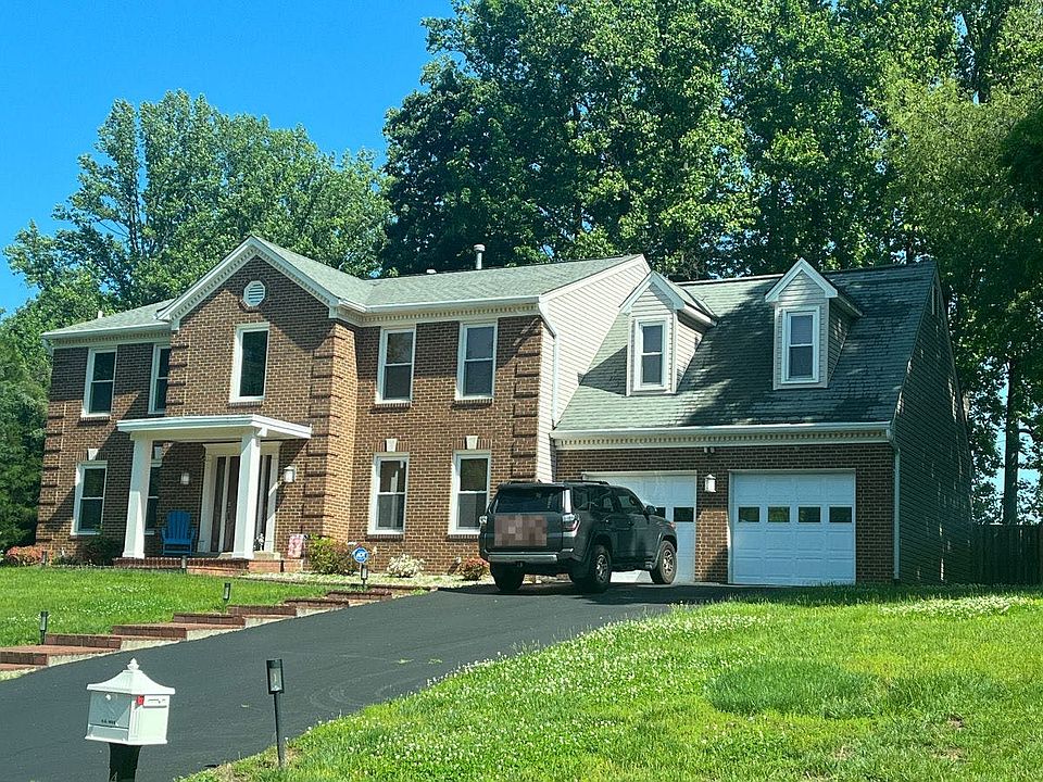 2nd image of 4880 Oakcrest Dr