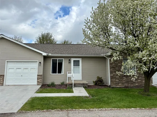 1020 Channel Dr, Marine City, MI 48039
