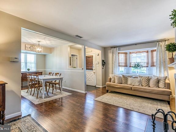 3rd image of 862 Dante Ct