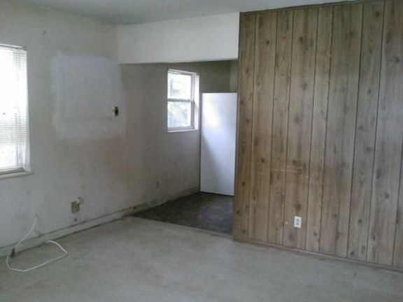 4th image of 1427 Preston St S