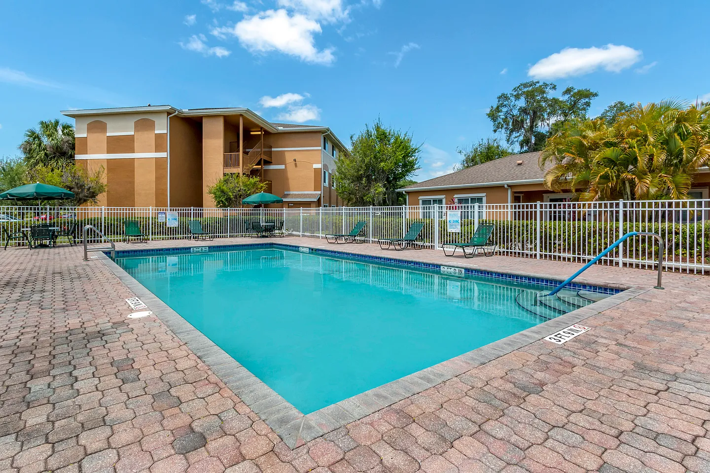 Willow Creek Apartments — Photo 3