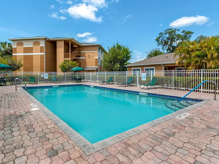 Willow Creek Apartments — Photo 3