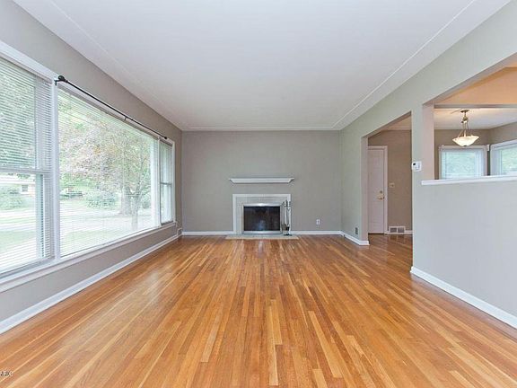 4th image of 60 Glenview Dr SE