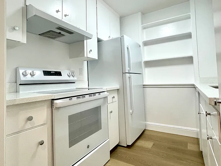 266 21st Ave #104 — Photo 9