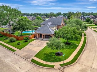 51 Deerwood Ct, Lake Jackson, TX 77566