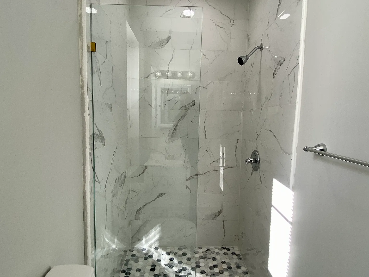 2 bed, 750 sqft, $1,300 — Photo 3