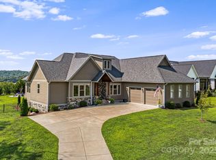 163 Samuel Dr, Mills River, NC 28759