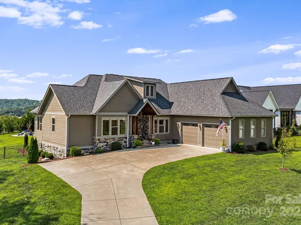 163 Samuel Dr, Mills River, NC 28759