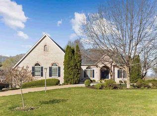 2076 Lundy Ln, Bettendorf, IA 52722