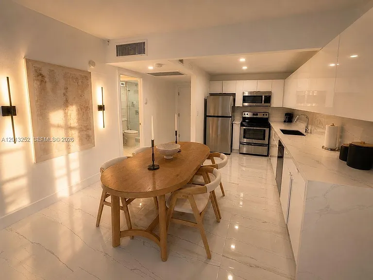 2301 Collins Ave #628 — Photo 4