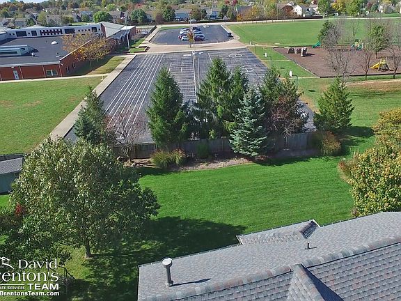 3rd image of 868 Crystal Lake Dr