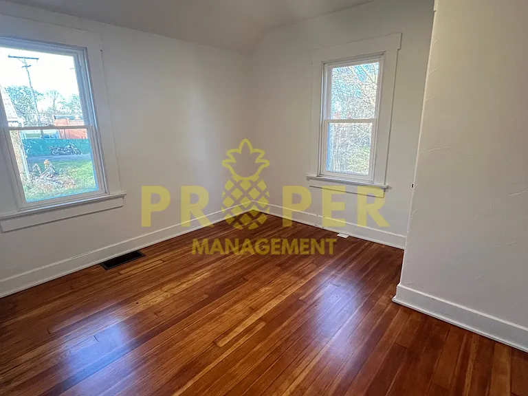 2128 Ravenwood Ave — Photo 9
