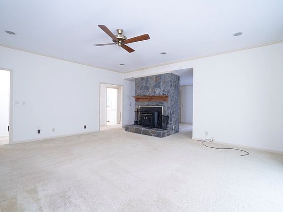3rd image of 72 Tobler Creek Ln