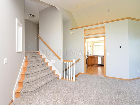 5th image of 713 Lakeridge Dr