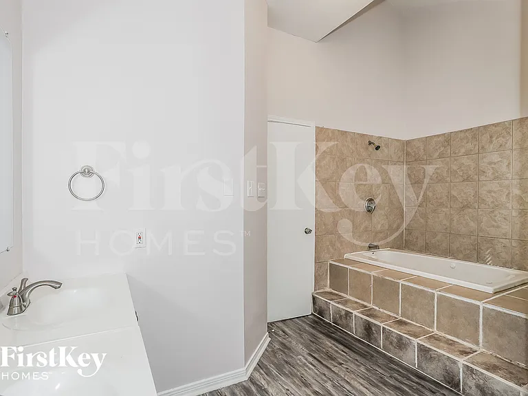 7610 San Benito Dr — Photo 10