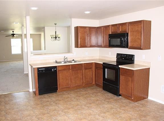 5th image of 601 Windflower Dr