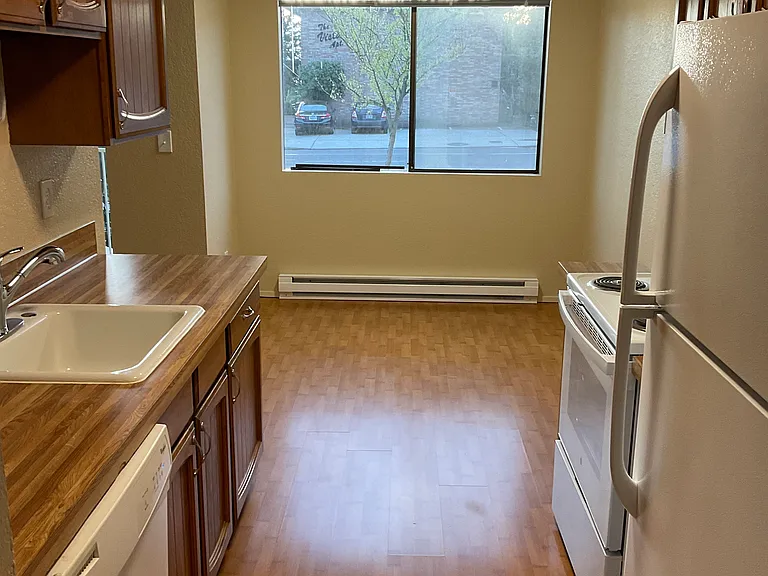 11702 Greenwood Ave N #203 — Photo 5