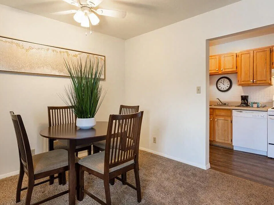 Indian Springs Apartments — Photo 4