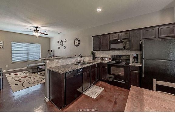 5th image of 129 Watson St