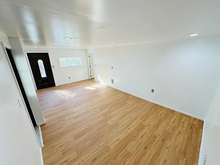 5640 23rd Ave SW #1 — Photo 8