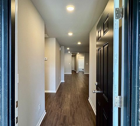 4th image of 2315 W Persimmon St #2