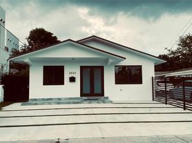 2551 SW 19th St, Miami, FL