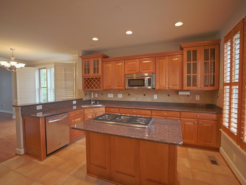 1st image of 2646 S Kenmore Ct