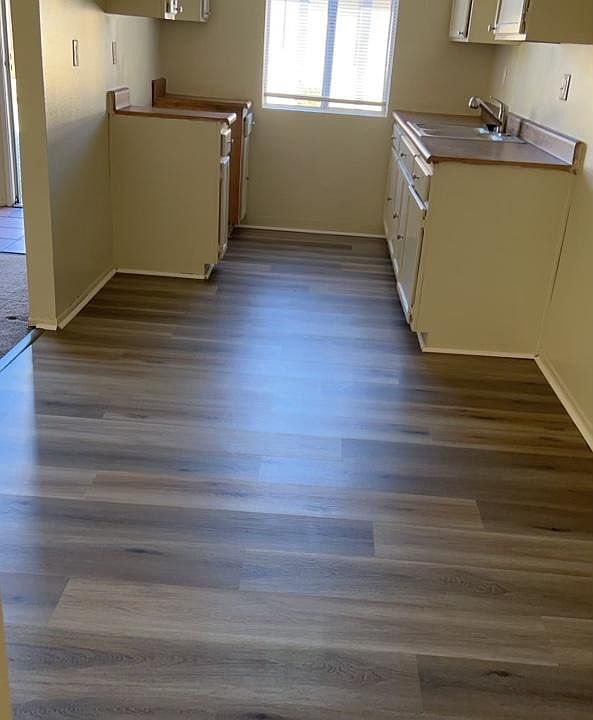 2nd image of 675 S San Jacinto St #4