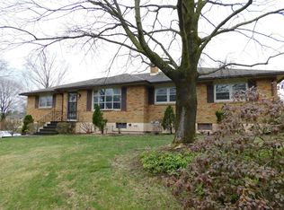 22 Drawbridge Dr, Albany, NY 12203