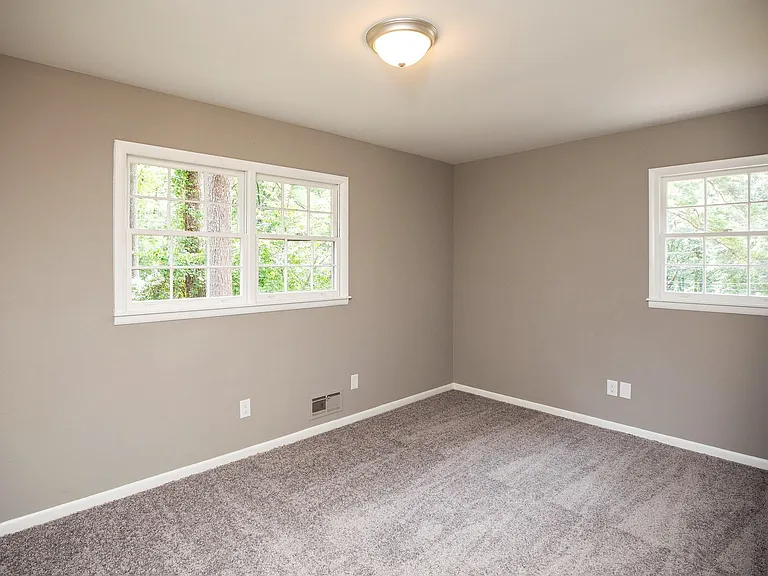 1037 Dawn Dr — Photo 13