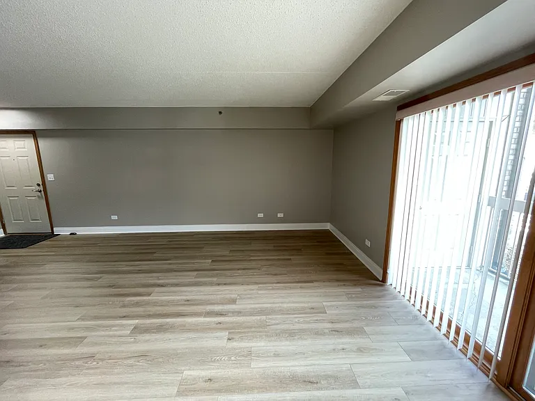 1028 Ashley Ct N #1B — Photo 11