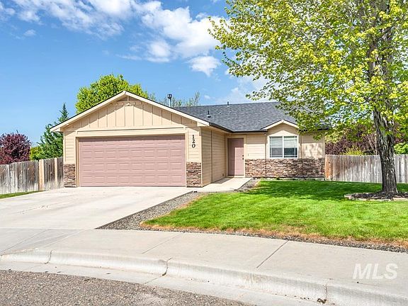 3rd image of 120 N Sierra Cir