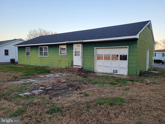 2nd image of 104 8th St