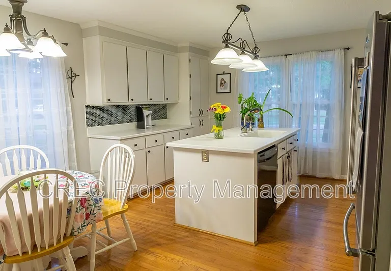 114 Queensbury Cir — Photo 9