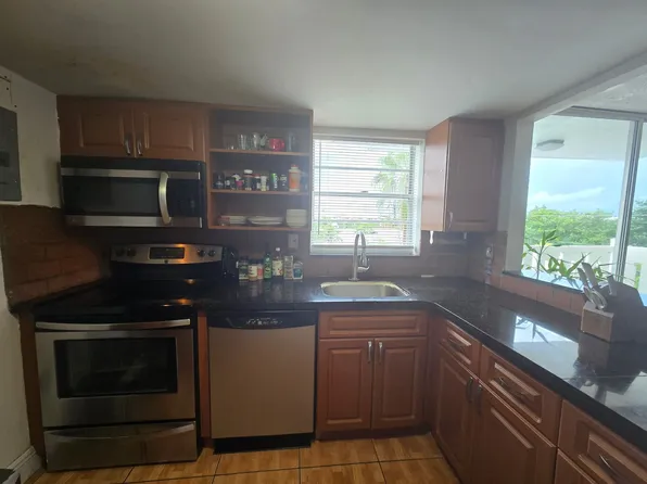 7900 Tatum Waterway Dr APT 412, Miami Beach, FL 33141
