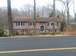 860 Maple Hill Rd, Guilford, CT 06437