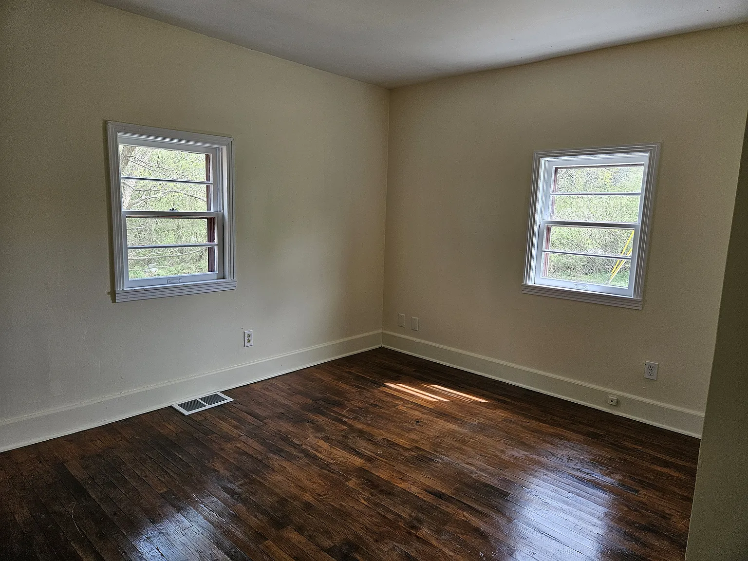 3 bed, 1200 sqft, $1,275 — Photo 3