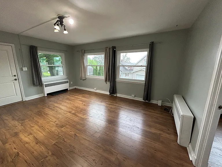 1503 Grace Ave — Photo 3
