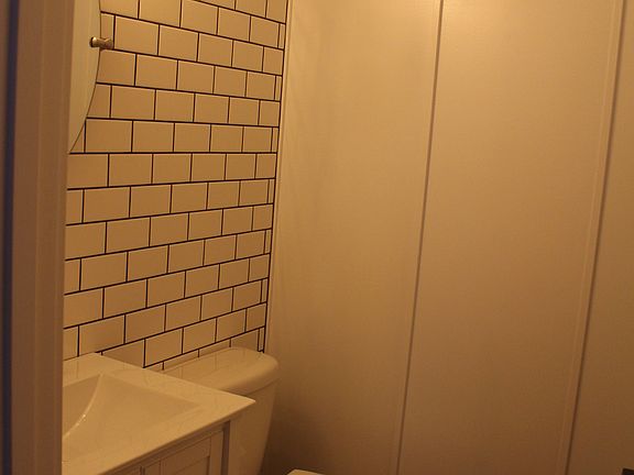 4th image of 204 Mary Ln