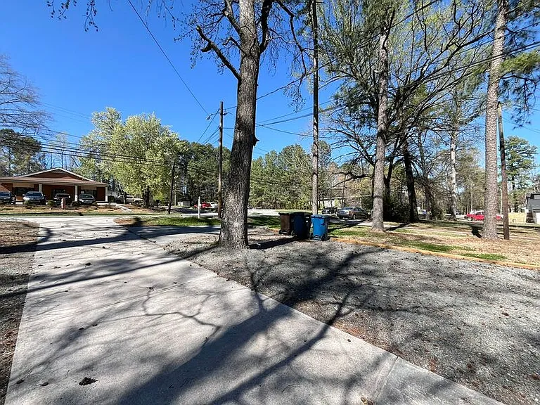 1116 E Geer St #B — Photo 24