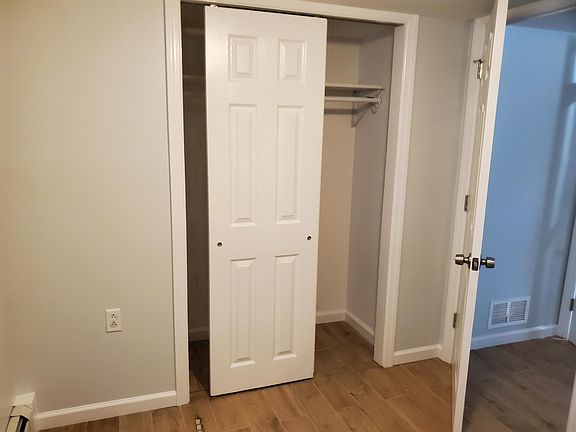 3rd image of 945 E 219th St Floor 1
