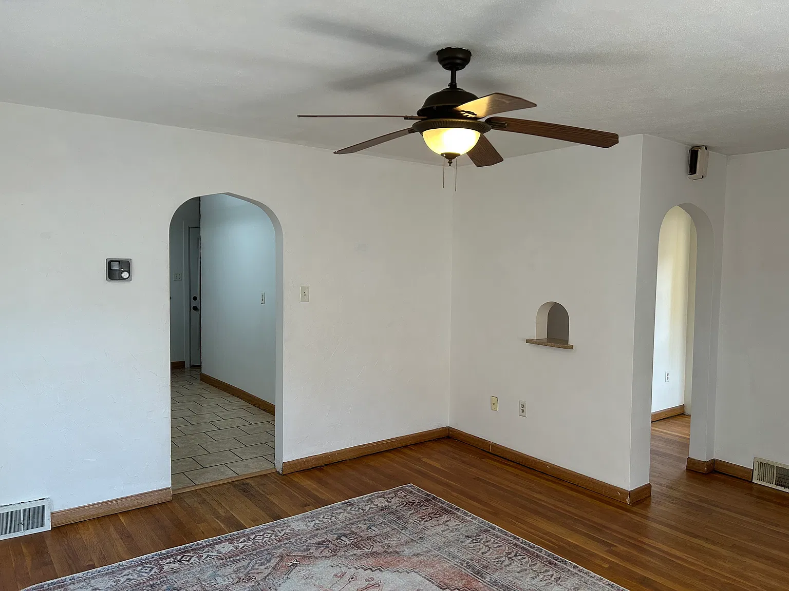 1 bed, 1000 sqft, $1,050 — Photo 3