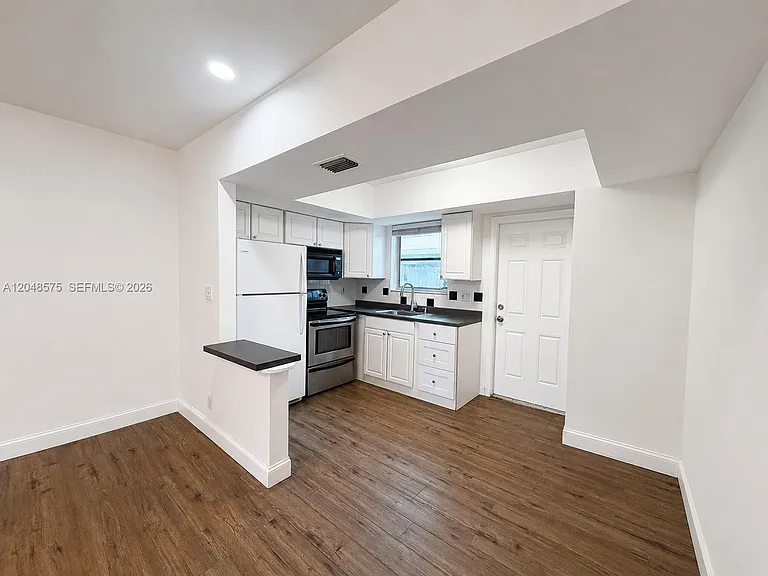 117 NE 30th Ct #2 — Photo 6