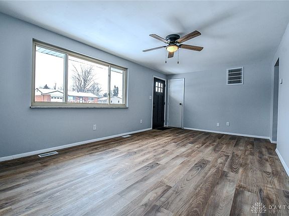 5th image of 22 Larrel Ln
