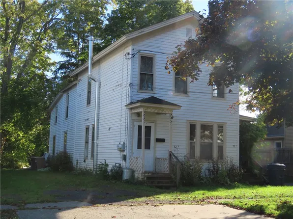 52 Jackson St, Lyons, NY 14489