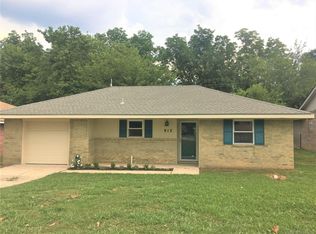 912 Crestview St, Ada, OK 74820