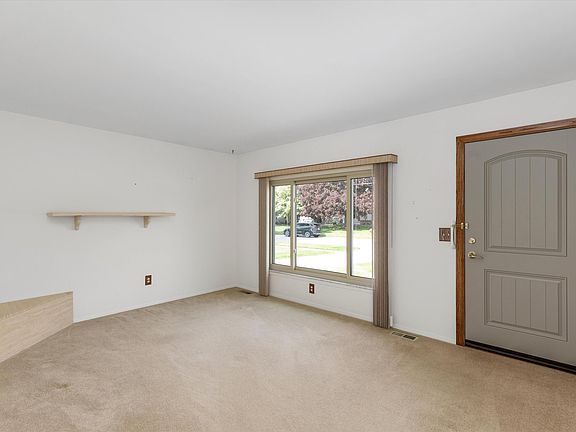 3rd image of 43998 Leonardo Dr