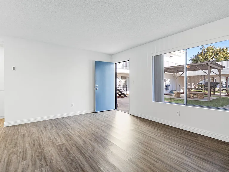 Twin Oaks Apartments — Photo 4