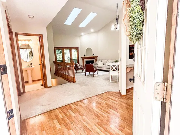 3408 Eagan Oaks Ct, Eagan, MN 55123