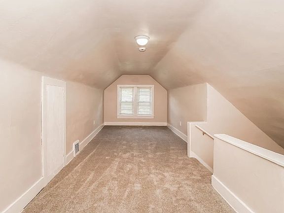 4th image of 592 Johnston Ct